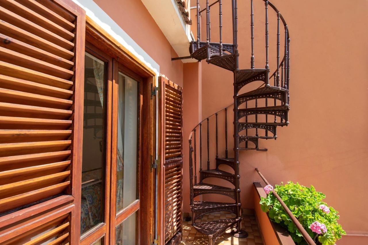Palazzo Moresco サンタ・マリネッラ エクステリア 写真